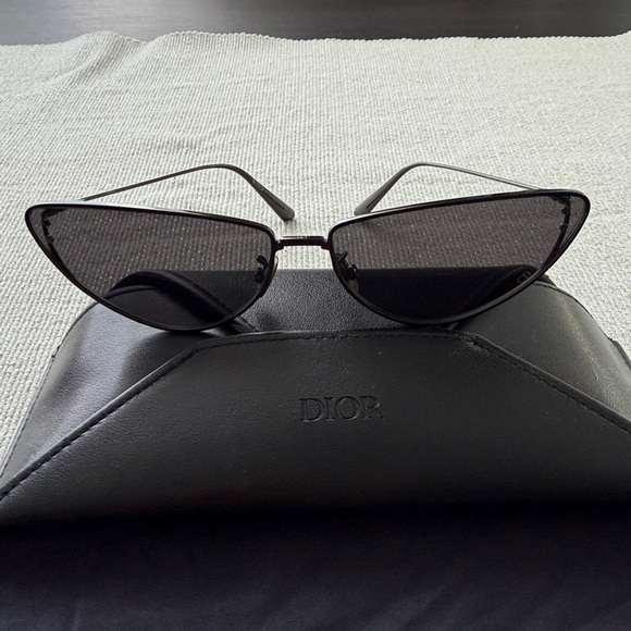 Dior Black Cat Eye Sunglasses - Picture 1 of 7